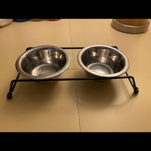 Pet food bowls